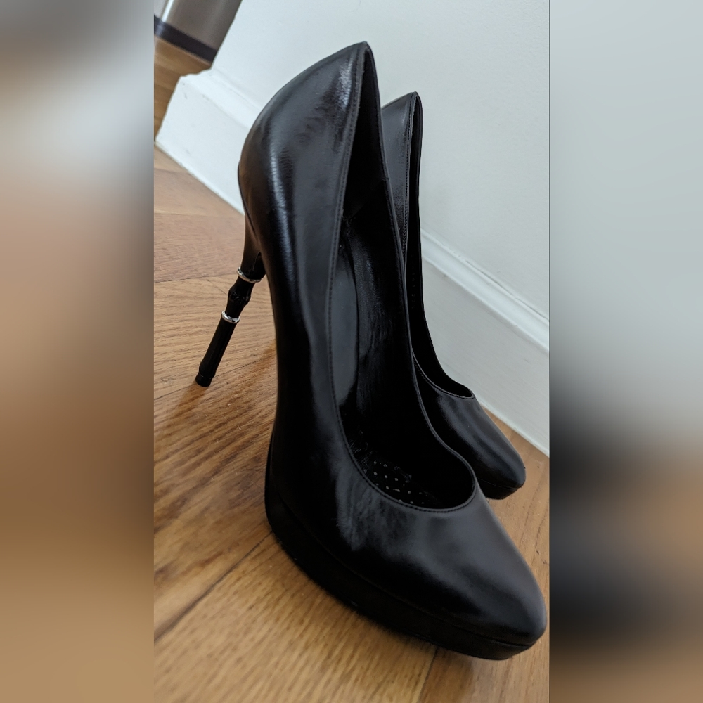 Gucci black leather pumps with bamboo detail on heel 37.5EU or 7.5US